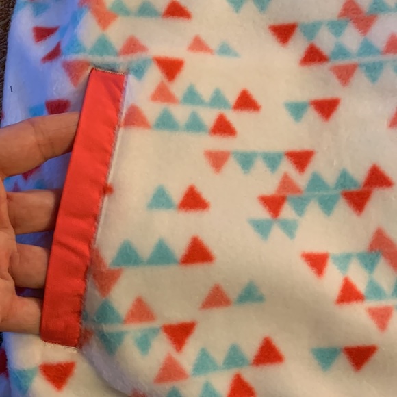 Eddie Bauer. NWT. Girls light pullover top. Beautiful southwestern desig… - Picture 2 of 10